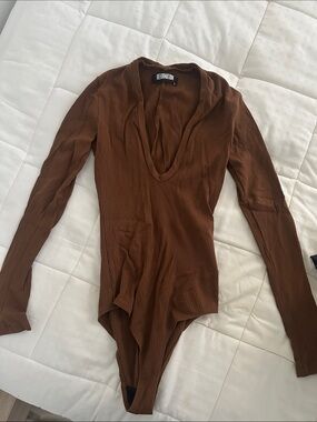 Reformation Chestnut Ribbed V-Neck Long-Sleeve Bodysuit